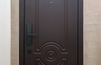 Производство входных дверей с электронным замком клиента